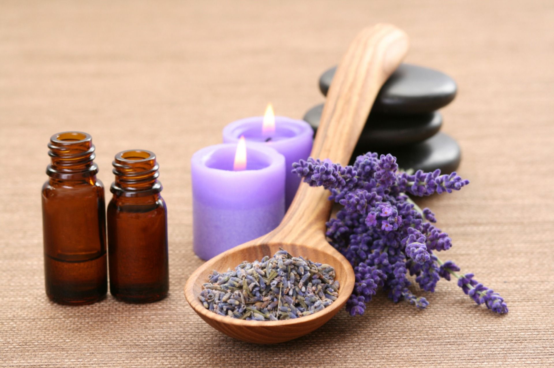 How to Make a Natural First Aid Kit with Essential Oils