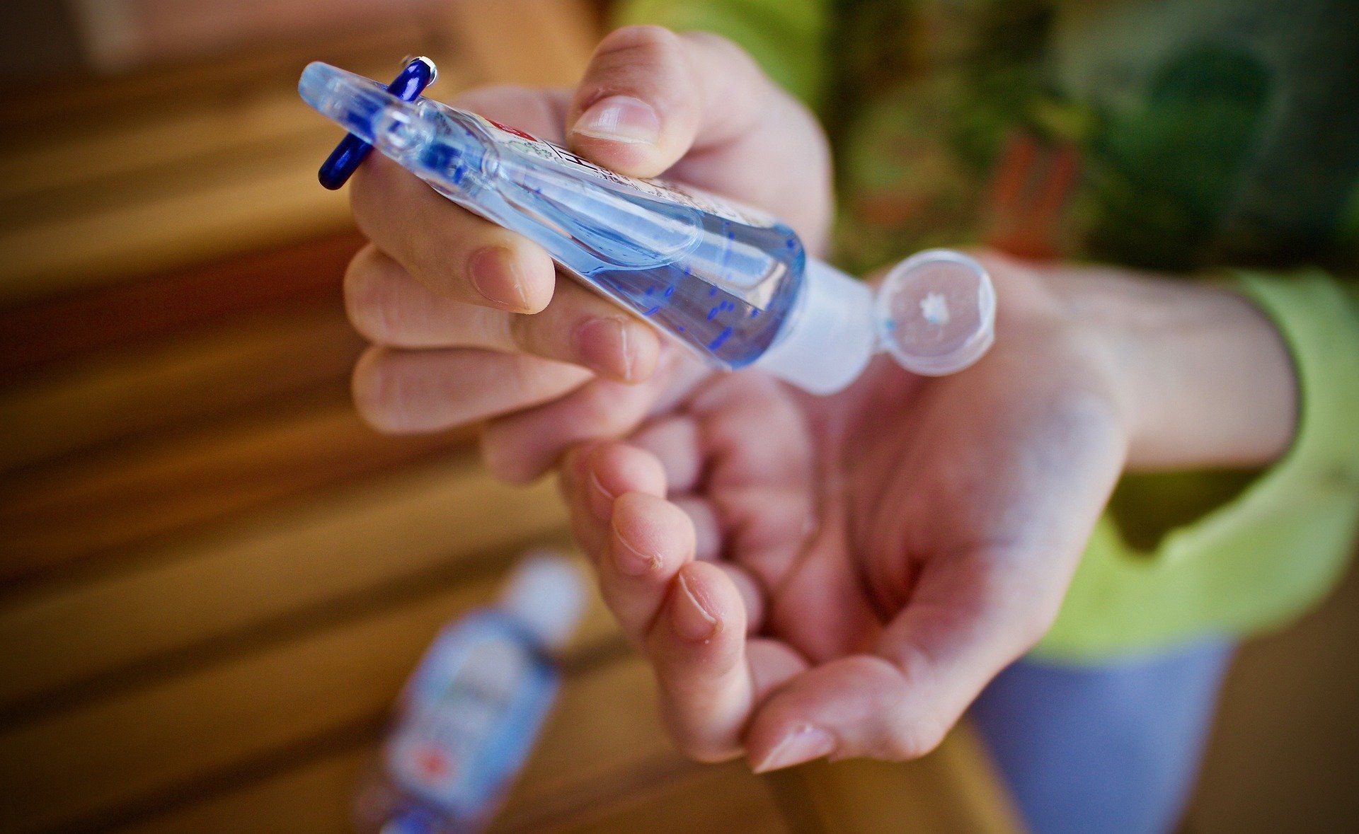 How to Make Natural Hand Sanitizer